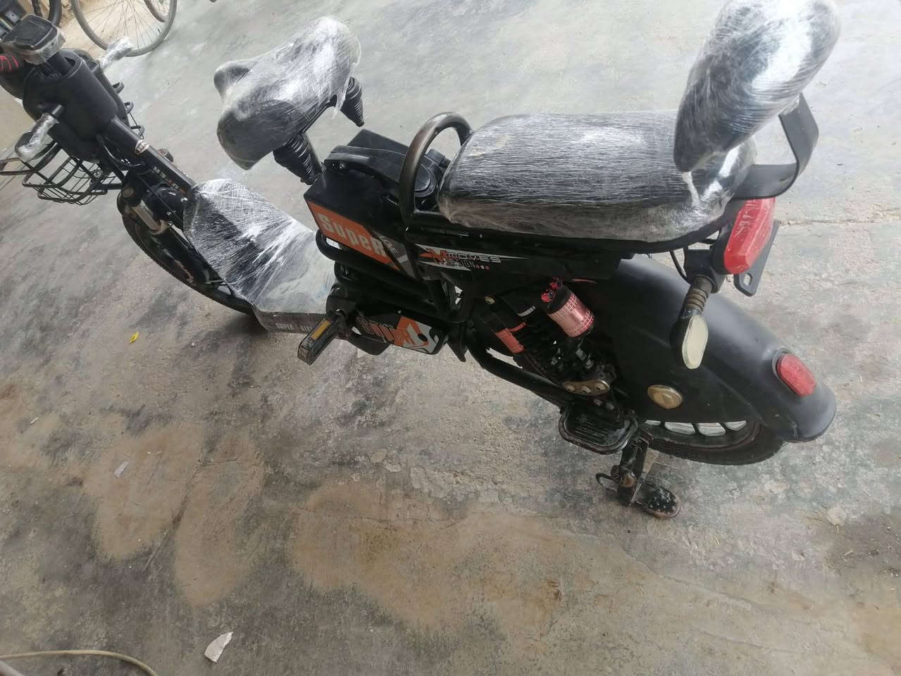 متاح 4بطاريات جدد سويج بصمه كهربائيات كله شغاله جديده كلش بلوتوث لايت عالي ناصي كلشي بيه شغال
السعر 250 وبيه مجال مكان خان بني سعد
***********
