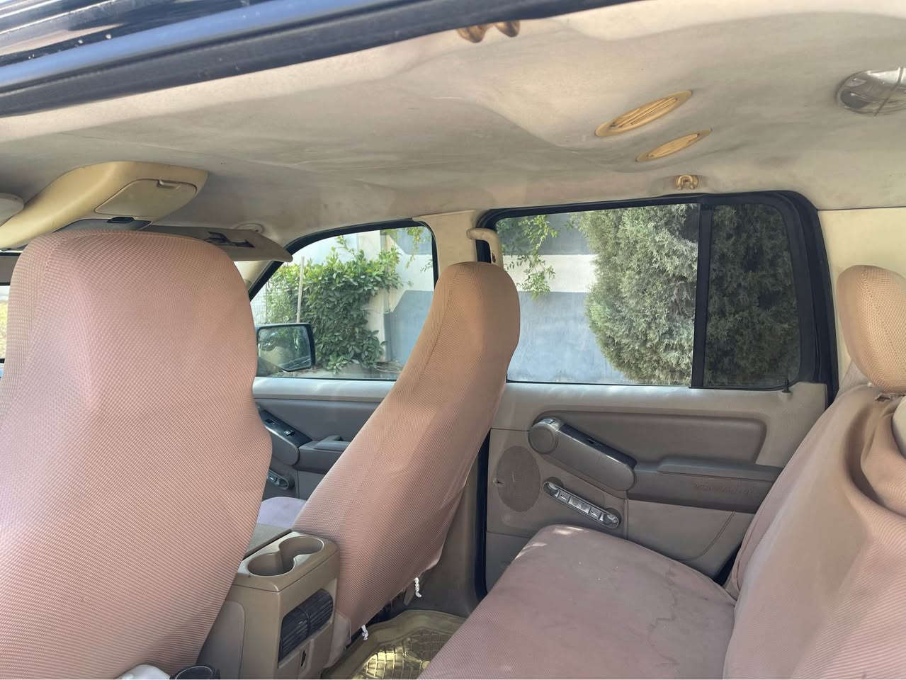 فۆرد ئێکسپلۆرەر مۆدیل ٢٠٠٨ شەریکە نیڤایە دوو پارچەی  ناو دەگای سەکن بەس بەخە هەیە  سێ ریز کوشینە تەبرید مەرکەزیە ژمارە مۆبایل *********** أربيل, العراق
