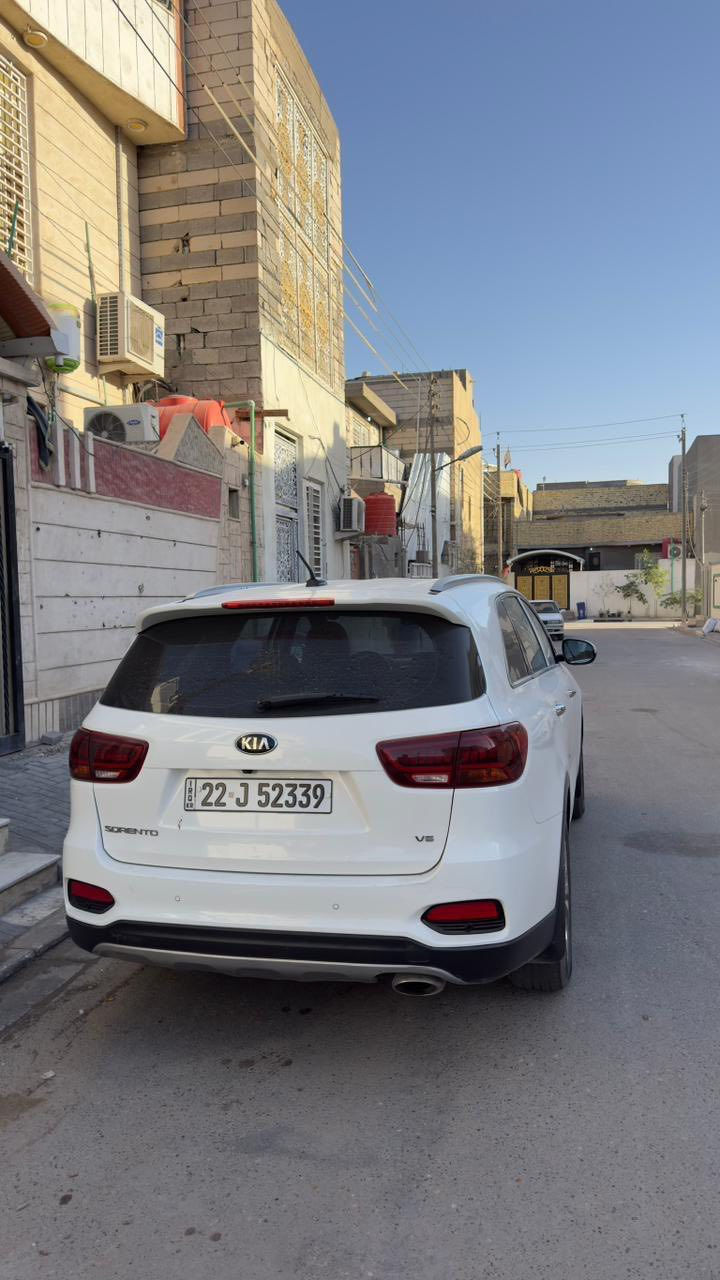 السلام عليكم سورنتو موديل 2020 خليجي محرك ٦ سلندر
السيارة كفالة عامة من الصبغ قطرة صبغ ما بيهة 
 و كفالة من فتح والتبديل بيهة فقط بارد بسيط جدا بلباب السائق
 رقم اربيل
 موصفاتها
بصمة 
جنطة كهرباء 
ثلاث قطع تبريد 
ثلاث وضعيات قيادة 
سبعة راكب 
حساس امامي و خلفي 
بردات خلفية 
كامرة خلفية دوارة 360 درجه
مري شفط 
اشارة ترحيب 
بصمة ابواب
كشنات جلد و كهرباء السايق والي بصفة 
مكينة 6 سلندر كفالة عامة من فتح 
الكير كفالة عامة من فتح 
ماشية الف كيلو متر  
عنواني بصرة
السعر 263
للاستفسار [  ***********     
***********
