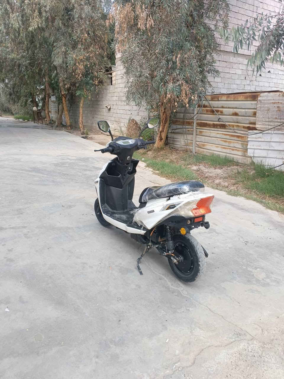 سلام عليكم دراجة سكنس شحن للبيع اومراوس
بيهة 5بطاريات 

نظام R  رجوع الى خلف 

كفرات جيدة 

ملف 1000

سعر 550 بيهة مجال حك جية 

مكاني بغداد الدورة 

هاذة رقمي فيس موجود 

***********
