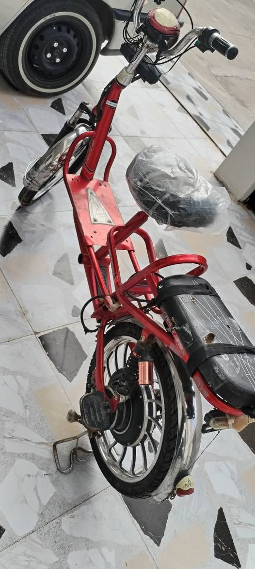 سلام عليكم بايسكل شحن للبيع اي عيب مابي فقط نقص بطاريات سعر 90 وبي مجال الشراي يجي خاص او يتصل ***********
