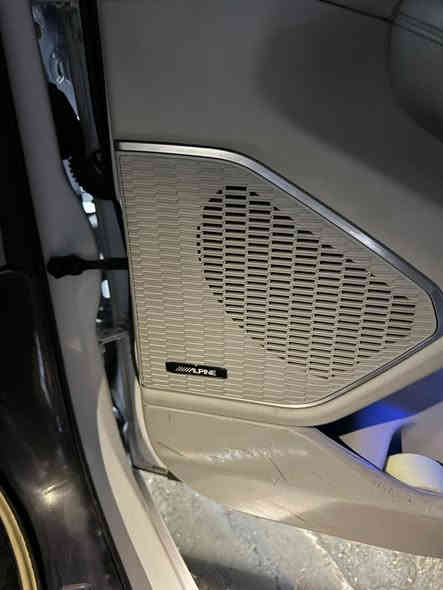 جيب سومت2022( امريكي )
فول فول مواصفات

الموديل2022 . (امريكي) .
المحرك : V6. 3.6L .
العداد :34 كليو متر
موصفات:
رباعي 4x4
﻿﻿نظام تعليق هوائي (جكات).
﻿﻿قيادة ذاتية عند المنعطفات.
﻿﻿رادار امامي مع مانع تصادم .
﻿﻿نظام الرؤية الليلية.ناضور ليلي
﻿﻿تحذير الخروج عن المسار .
﻿﻿مستشعر نوم السائق مع نظام التوقف الآلي
﻿﻿تحذير النقطة عمياء ٥ .
﻿﻿نظام تحذير عند التقاطعات.
﻿﻿نظام تحذير عند تجاوز السرعة المحددة.
﻿﻿نظام عرض المعلومات على الزجاج الامامي (HEAD UP
(DISPLAY
﻿﻿نظام تقليل الضجيح داخل المقصورة.
﻿﻿إنارة محيطية.
﻿﻿شاحن موبايل وايرلس.
﻿﻿تعديل وضعيات مقود السائق كهربائيا.
﻿﻿مرايا تعتيم ذاتي.
﻿﻿المرايا الجانبية قابلة للطي كهربائيا
مرايا الجانبية فاد
ظام الصوت من ماكنتوش مع 19 سماعة.
ويل قياس 21 انج .
* سقف بانوراما .
﻿﻿شاشه كبيرة 10.1 انج .
﻿﻿شاشة للراكب الأمامي .
﻿﻿نظام الخرائط (GPS) .
﻿﻿عرض خرائط الطريق على لوحة القيادة.
﻿﻿لوحة القيادة بقياس 12 أنج.
﻿5 كاميرات خارجية مع بخاخات ماء للتنظيف.
﻿كاميرا للمرأة الداخلية.
﻿﻿تصوير حراري ليلي .
﻿﻿المصابيح الأمامية زنون .
﻿﻿كشافات الضباب زنون .
﻿﻿دخول ذكي.
﻿﻿بصمة على 5 ابواب للدخول الذكي.
﻿﻿تشغيل عن بعد .
﻿﻿الصندوق الخلفيي كهربائي .
﻿﻿فتح الصندوق الخلفي مع حركة القدم.
أقل
دوسات جانبية
﻿﻿فرش المقصورة الداخلية من الجلد الطبيعي الفاخر.
﻿﻿اضافات من الخشب الطبيعي للمقصورة الداخلية.
﻿﻿ذاكرة لحفظ وضعيات الجلوس للمقاعد الأمامية
﻿﻿مساج للمقاعد الامامية .
﻿﻿المقاعد الأمامية كهربائية .
﻿﻿المقاعد الأمامية تبريد وتدفئة .
﻿﻿المقاعد الخلفية تدفئة وتبريد .
﻿﻿ستائر للشبابيك الخلفية.
﻿﻿انارة داخلية LED متعددة الالوان .
﻿﻿حساسات امامية وخلفية .
﻿﻿5 راكب .
﻿﻿مكيف خلفي مع وحدة تحكم منفصلة .
﻿﻿تدفئة مقود القيادة.
﻿﻿مانع تصادم خلفي .
﻿﻿بلوتوث تلفون .
﻿﻿محدد سرعة .
﻿﻿نظام التشغيل والاطفاء الاوتوماتيكي
5 راكب .
﻿﻿مكيف خلفي مع وحدة تحكم منفصلة .
﻿﻿تدفئة مقود القيادة.
﻿﻿مانع تصادم خلفي .
﻿﻿بلوتوث تلفون .
﻿﻿محدد سرعة .
﻿﻿نظام التشغيل والاطفاء الاوتوماتيكي .
﻿﻿نظام بريك اوتماتيكي

بعد هواي موصفات اعلى فئه 1/1

السعر انشالله مناسب 365$ بيها مجال 

***********9
