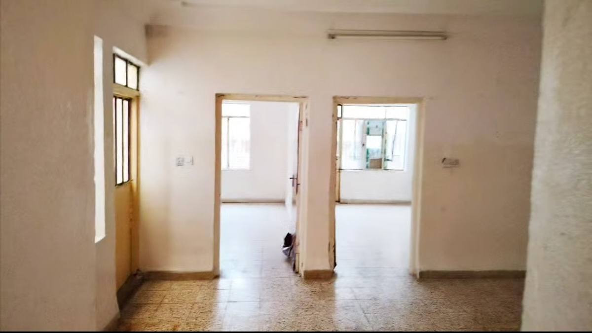 #اعلان_سكني 📒
دار للبيع في حي السُكَر 
#المساحة/  ١٣٦ متر/
#الجبهة/ ٦ ونصف متر  /
#الطابق١//  ٢ غرفة نوم   استقبال مطبخ صالة صحيات 
#الطابق٢// لايوجد

#***********
#***********

قناة التلكرام/
https://t.me/Mosul_Realestate

موقع الانستا/
https://www.instagram.com/mosul_realestate

قناة اليوتيوب/
https://youtube.com/@mosul_real_estate

#مؤمن_للعقار 
#اعلان_تجاري
#اعلان_سكني
#الصديق #الحدباء #الكندي #البلديات #السُكر #الكفاءات #المثنى #النور #البريد #المصارف #الزهور #القادسية #الايمن #الايسر 
#الموصل
#نينوى
#العراق
