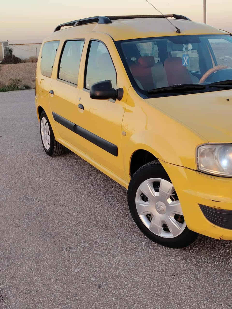 السلام عليكم سياره للبيع رينو 7راكب موديل 20012 مكينه جديده كير جديد حداديه جديده تخم تاير جديد مشط جديد سياره حلوه مامتعوبه خير من الله سياره كفاله عامه من ضربه وتبديل وصبغ سياره ماعايزه شي رقمه انكليزي بغداد بسمي السعر 65 وينه مجال شراي ينتصل وبي خير ويدلل للاستفسار عل رقم ***********مكانه الدوانيه غماس
