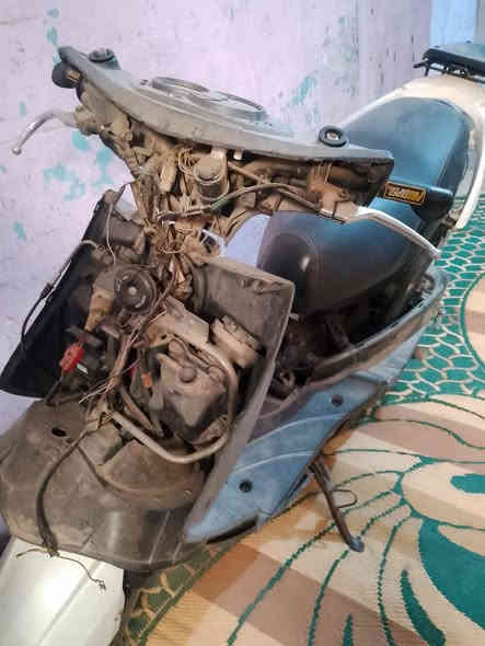 سلام عليكم دراجه سكنس فحل نوزل قبق نفخ خطين دراجه متروكه ابيع كوم حديد كفراتهه موجوده كاملات 
مكان الحريه السعر350وبيهه مجال***********
