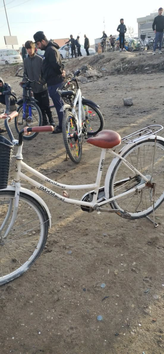 بايسكل عبد الحليم للبيع البايسكل حجم 26 السعر 50 وبي مجال للشراي مكاني موصل حي الفلاح للتواصل 
***********
