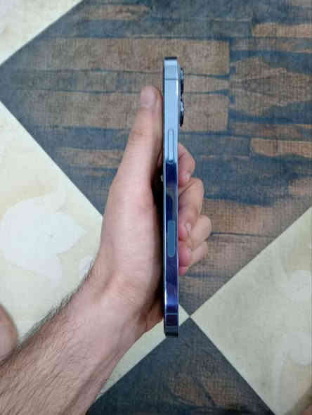 سلام عليكم ايفون 13 برو ماكس ذاكره 512 بطارية 89 الجهاز كلشي ما بيه بس هاي اللي بطرف الشاشة النقطة ب550 وبي مجال مكاني بغداد مدينة الصدر بدون كارتونه فقط شاحنه وياه ***********
