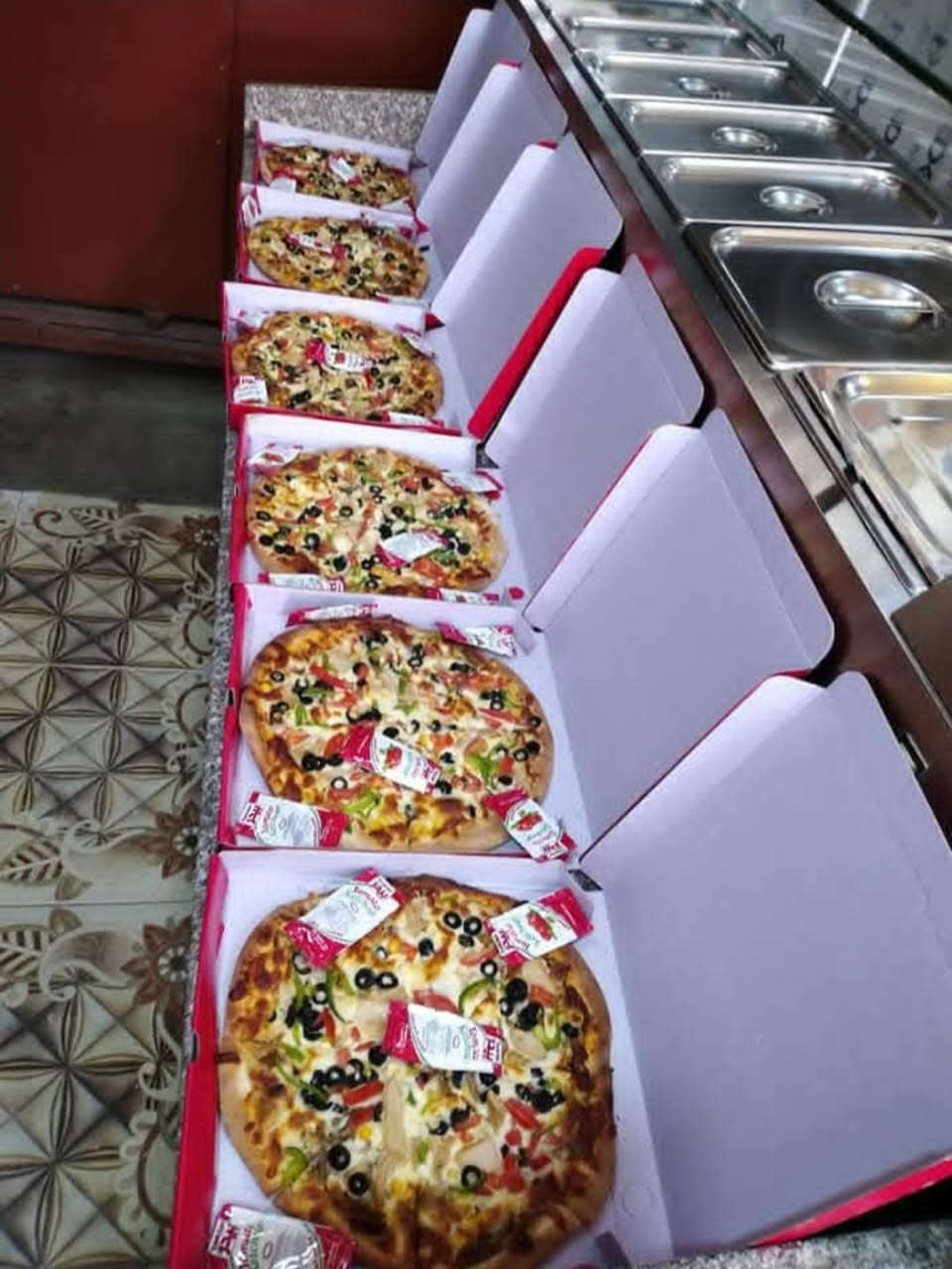 سلام عليكم حبايب كلبي  متوفر لدينا بيتزا جميع الأشكال
وزنجر وكنتاكي وريزو ولحم بعجين وبركر وفاهيته وصاج
لحم ودجاج كله بسعار مناسبه كلش البيتزا 🍕  حجم واحد وسط معه التوصيل  فقط 5 وبقيت السعار جدن مناسبه 
شرط ارخص لأسعار الله يديمك يا رخص شرط لاكل اذا مو 
درجه اولاه فلوسك مرجوعه زورونا مرا اخليك ترجع الف مرا 
 رقم الحجز *********** وتوصيل مستمر داخل وخارج 
 بلد انشالله واي شي تحتاجه خارج اطلب يوفره الك ابو التوصيل 
علا طريقه راسلو الصفحه او اتصل عرقم ماريد احد ينافسني 
بلسعار لان متكدر ونشالله عروضنا مستمره وراح اسويلكم مسابقات
