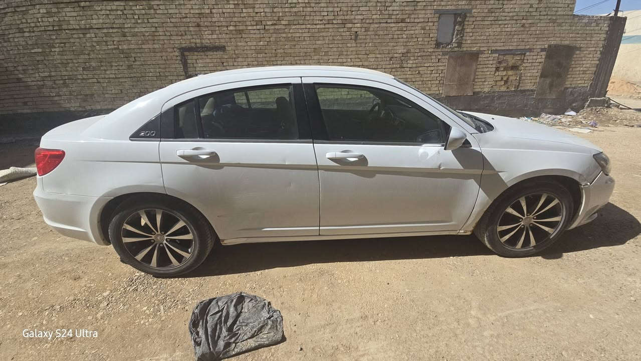 السلام عليكم اخوان
C200 موديل ١٤  
حادث جاملغ وبنيد ب امريكا وهنا جاملغ لاخ 
منضومه زنون 
داخل جلد 
ماشيه ١١٠ ميل
رقم بغداد مشروع وطني ب اسمي 
سياره بيهة مشكله  كازكيت 
***********
