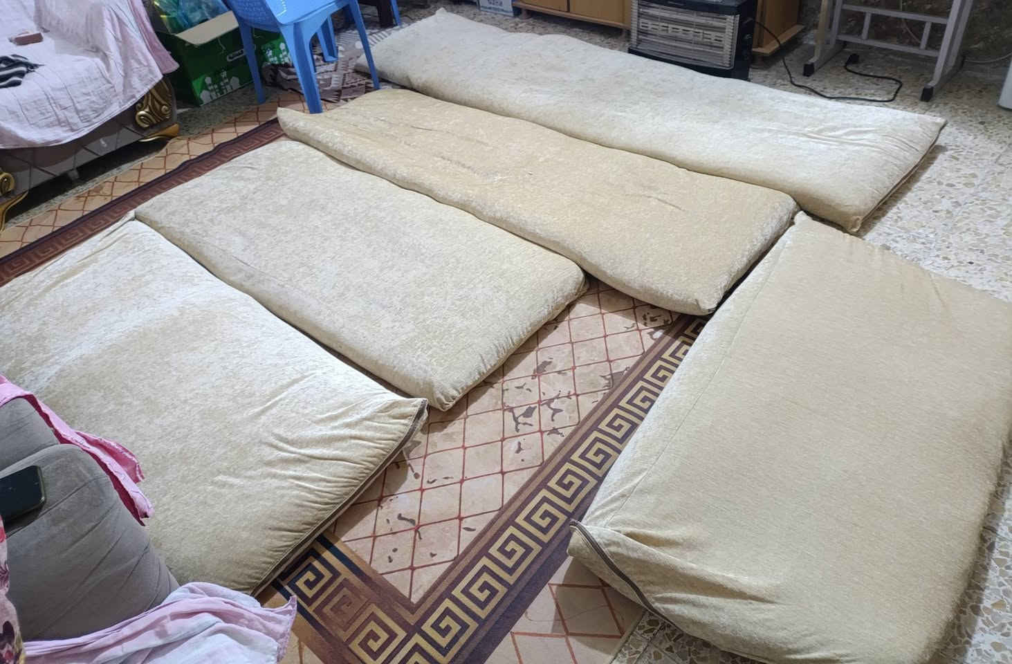 خمس دواشك 
القياسات 
دوشك الاول قياس 115سم
الدوشك الثاني 252سم
الدوشك الثالث 150سم
الدوشك الرابع هم 150 سم
الدوشك الخامس 190 سم

العرض كلهن 70 سم

السعر 60 الف


**إذا كنت صاحب هذا الإعلان وتريد حذفه لأي سبب، رجاءا أرسل رسالة إلى الدعم الفني**