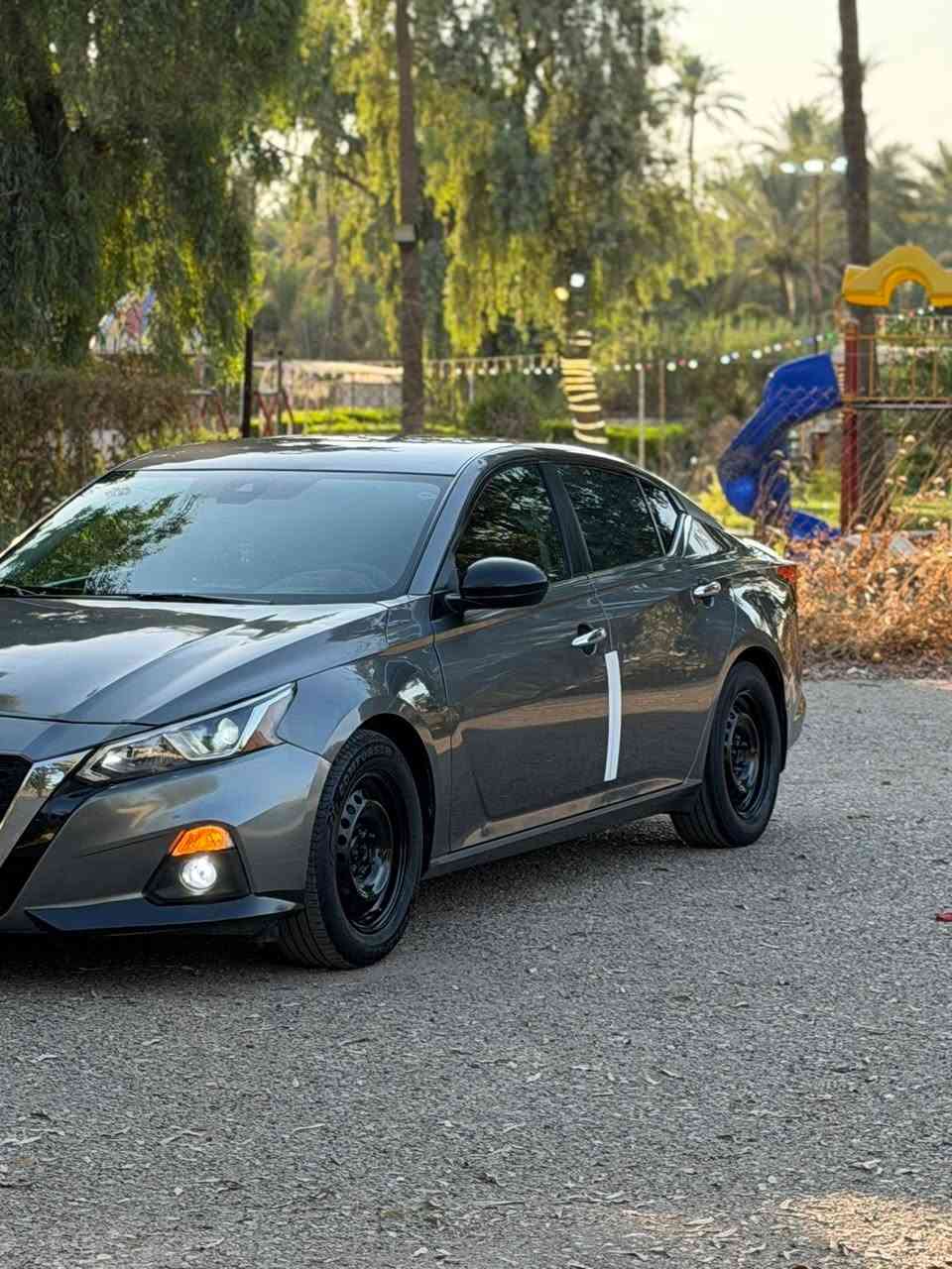 السلام عليكم تحياتي للجميع
NISSAN ..Altima..2020.S

نيسان...التيما 2020   
الفئه  S
موديل 2020
لون نفطي
محرك 2500..4سلندر
بصمة تشغيل
ابواب بصمة  
تشغيل عن بعد
رادارات 360°
رادار امامي (توقف ذاتي)
رادار جانبي  تحديد مسار+توقف ذاتي
كامره خلفيه
حساس خلفي
فول تحكم ستيرن
مثبت سرعة   
كشنات كهربائي
لايتات فول زنون

  ............................................
سياره حادثة بيه جاملغ بونيد بدون دواخل ايرباك فقط ستيرن  +باب سكن نصبغت يمي.. سونار مرفق بالمنشور    
كير محرك شرط فحص
سياره ماشيه 85 الف ميل
رقم اربيل دولي سنوية رقم هزه كل جديد لغايه 2028  شرط وكاله تحويل
سعر 121 ورقه بي مجال بسيط 

مكان سياره ديالى.. خانقين..استفسار اتصال رقم الهاتف  ***********
