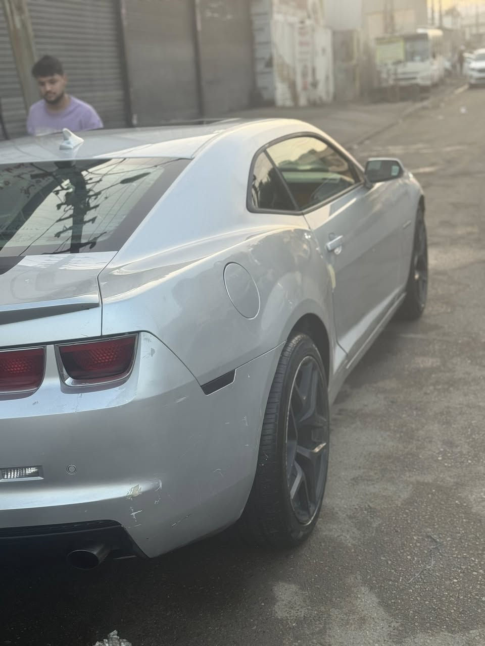 السلام عليكم كمارو 13 فول موصفات 2 lt
كيجات يم الكير 
غرفه جديده تفصال مو تلبيس 
داته شو 

شاشه اعطال 

شفتات كير بلستيرن 

شاشه جيبره مع كامره بلاديه 

سماعات بوستن 

فتحه 

تايرات 2 سايز

كشنات كهرباء 

تبريد ثلج غاز جديد 

صدر خلي جديد بلكامل حتى بوش مال فريم ممه مبدلات 

الامامي حلو 

مكينه خير من الله 

الكير بي تئخير بل D او R اقل من أربع ثواني بس التنميره مابيها اي مشكله والشلعه تشك الكاع 

السعر 88 بي مجال بسيط مكاني بغداد العلاوي 

فدوه الشراي يتصل او تعال ودلل والله السياره مال جناي مو بياع شراي صرفت عليه من كل كلبي 

***********
