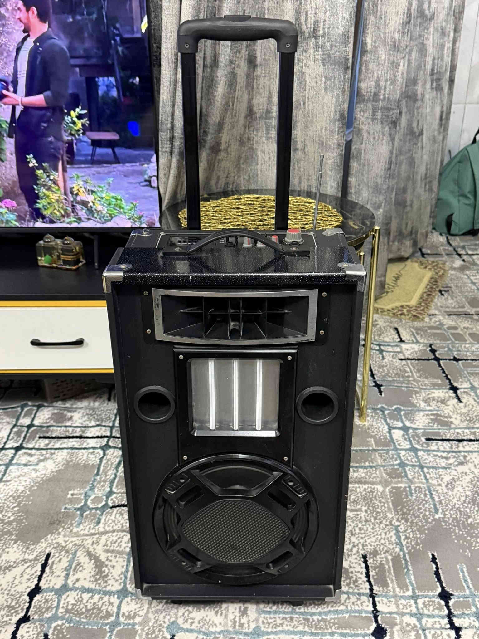 السلام عليكم للبيع
ديجي سبيكر 80 واط الوجبة الاولى ابو الشمعات ومايك يشتغل بطارية وكهرباء
شادله نظام بلوتوث ويشتغل اواكس
السعر 150 الف
عنواني بغداد / سبع ابكار 
للتواصل ***********
