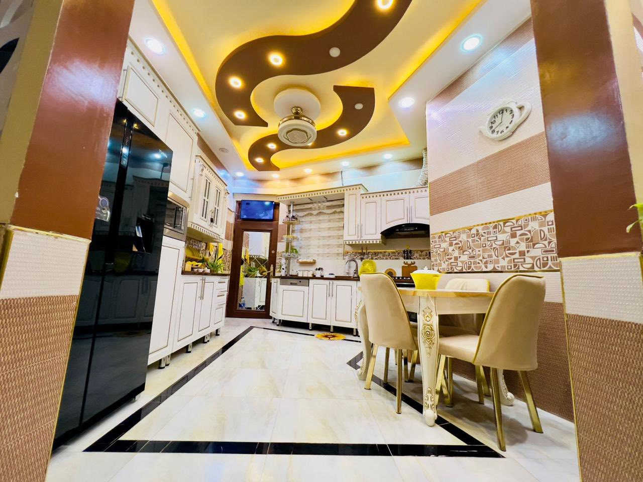 � دار للبيع – حي القضاة / خلف مجمع العقيق
🔹 المساحة: 175 م²
🔹 الواجهة: 8.75 م (9 إلا ربع)
🔹 النزال: 20 م
🔹 شارع تبليط
🔹 موقع مميز جداً

🔹 البناء: جناي درجة أولى
🔹 تشطيب ممتاز وبناء متين

💰 السعر: خاص

📞 للاستفسار ***********
