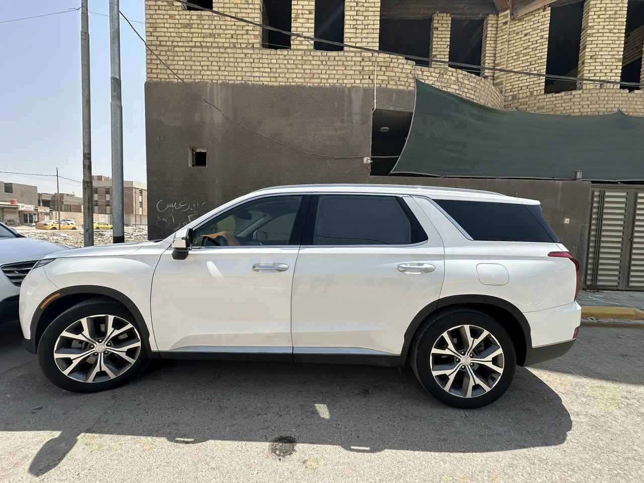 السلام عليكم 
بلسايد2022فول مواصفات لون ابيض بدون ايرباك 

بصمه تشغيل 
بصمه ابواب+ ترحيب 
تشغيل عن بعد 
رادارت 360 درجه 
فتحه 
7 راكب 
3 قطع تبريد
كير ازرار
انضمة قياده مختلفه ( سبور....جبلي... الخ)
كامره اماميه
محدد مسار
داخل رصاصي 
اشاير بالمري
 ويل كب 20 
جنطه تلقائيه+شفط 
لد امامي+خلفي 
كشافات  
يدات نيكل
تدفئه كشنات 
كشنات كهربائيه 
شاحن ماكسيڤ 
داخل مطعم بنيكل
محرك V6

ماشيه 17 الف 
كشنات قلاب 
البجم مع البنيد مع المري مغلف ppf 
مكانه السماوه  حادث باب خلف السائق مبدل  
رقم بغداد جديد السياره جديده وبدون اي نقص  
السعر 30 الف دولار وبيه مجال ان شاء الله 

للاستفسار*********** +واتس آب
