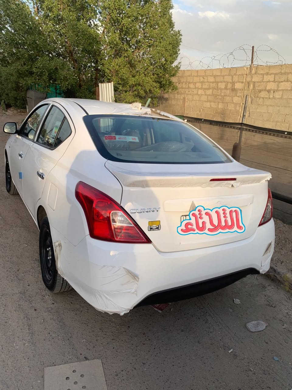 السلام عليكم نيسان سني هندي ام البليته الزركه 
مديل ٢٤ ماشيه ٢٥ سياره جديده بعدهه بلضمان كير مكينه مكفولات تايرات صدر كله بعده جديد رقم بغداد ب اسمي بيهه باب مبدل وقبق البانزين داير بارد وصبغ رقم صاحب السياره***********واتساب موجود
