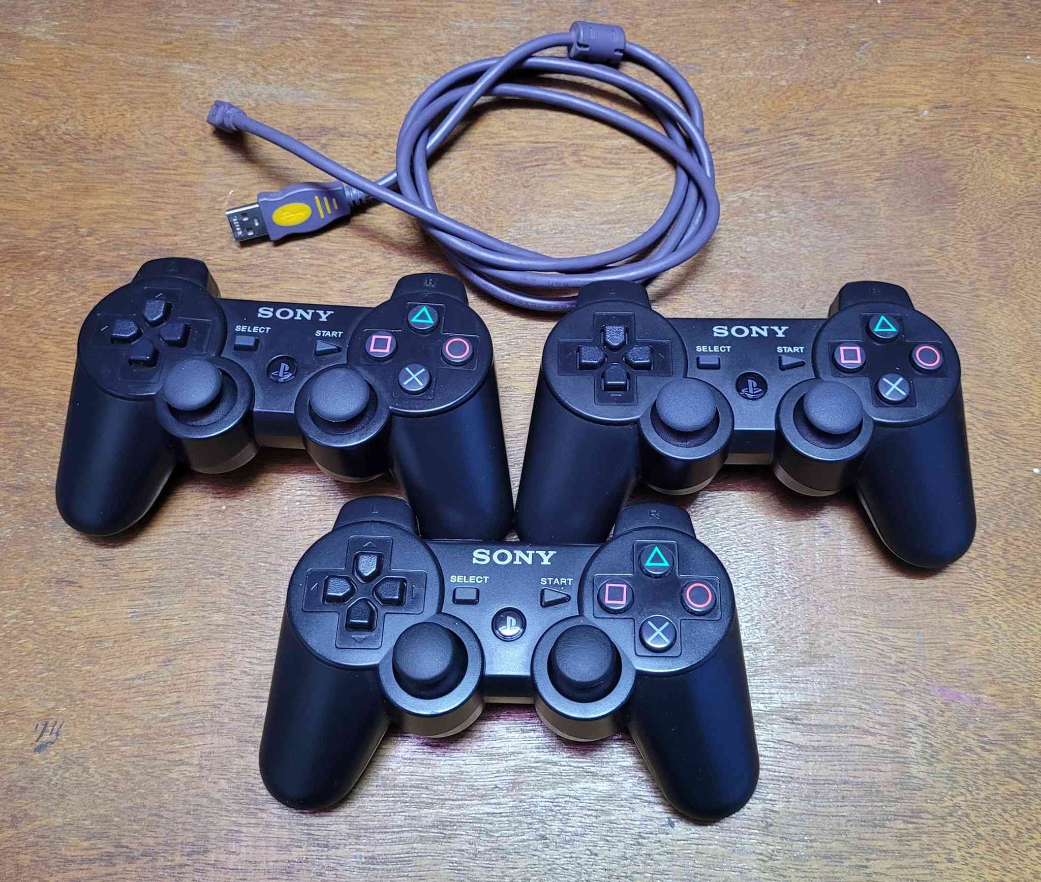 السلام عليكم من رخصة الادمن
بلي ٣ مهكر مراوس بلابتوب، نزل صورة الجهاز ومواصفاته ونتفق
البلي ويا كل الي بالصور
هارد داخلي ٥٠٠ كيكا وخارجي  ١٢٨ كيكا
٣ جوستكات
٥٠ لعبة
مكاني بغداد العبيدي
***********
