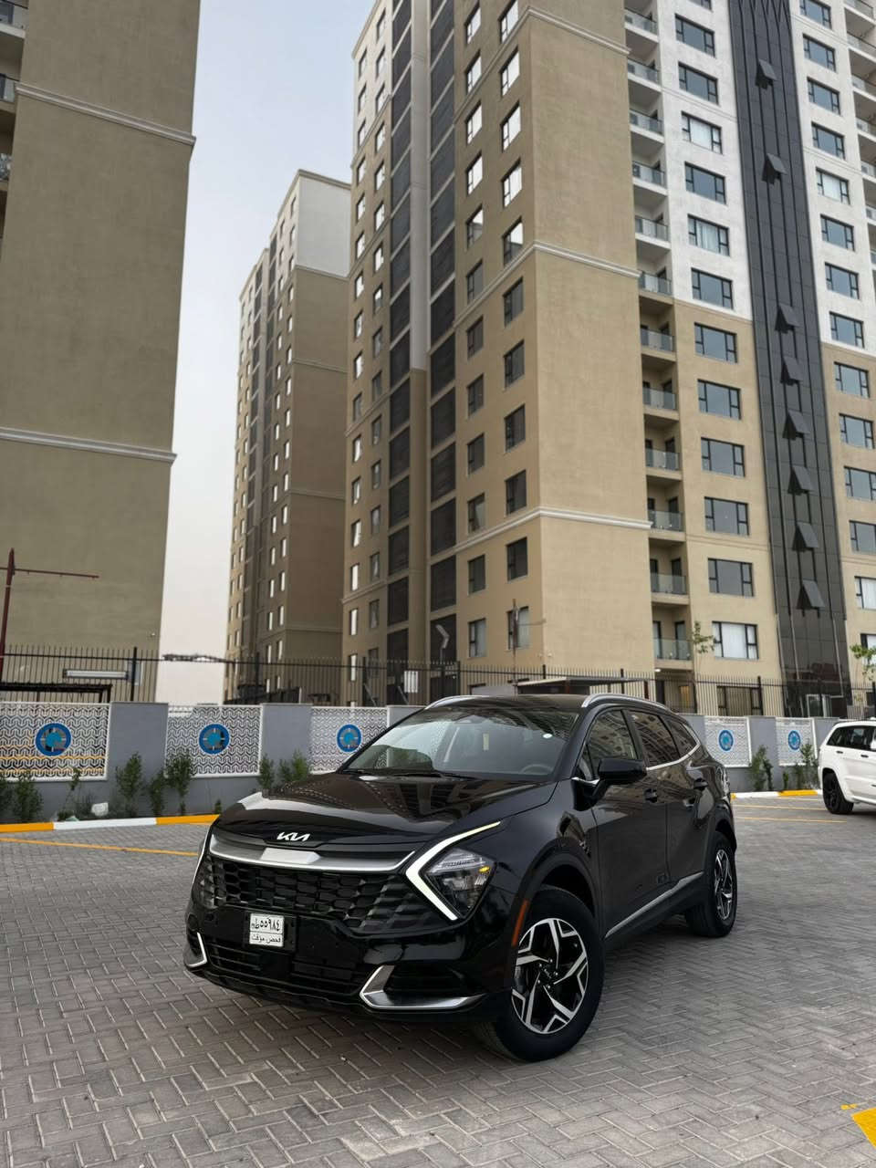 سلام عليكم سبورتج البيع موديل 2023 حادث جانبي بابتين فقط جهت السايق بدون دواخل ايرباك برده فقط مواصفات السبورتج الاعتياديه
ماشيه 50 الف كيلو متر رقم بغداد باسمي 
رقمه بغداد ومكانه بغداد 
بيع فقط بدون مراوس السعر 175قفل
للاستفسار ***********
