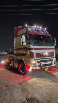 أخواني للبيع فالفو شيطان موديل 2004  حجم 500سيارة جديدة للاستفسار 0783...