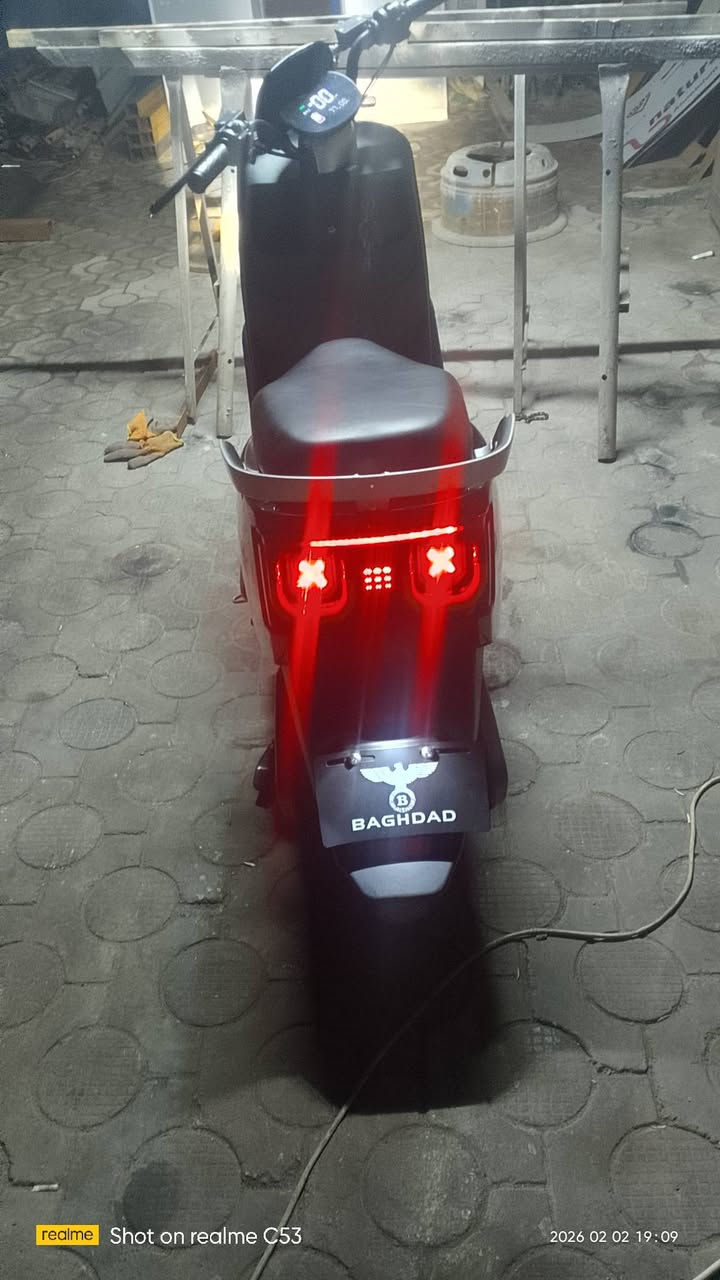 سلام عليكم
دراجه شحن سرعه 75KM
دراجه بيها ست بطاريه 
بيها بصمه تحكم عن بعد 
لون اسود
بريك بنزات 
بيها ثلاث نمر 
السعر 600,000 وبيها مجال للطيبين 
للتواصل ***********
