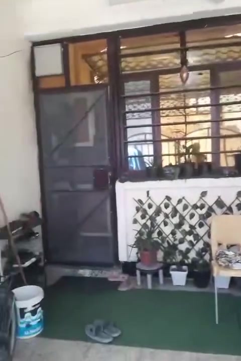120 متر للبيع طابقين بناء طابوك اساس رڤت بيت نظيف جداً ومتعوب عليه 4 غرف نوم وخدمات فوك جوة كامل وجاهز بشارع المركز زراعي ملك صرف سند 25 وليس مملوك للمالية يعني زراعي ملك شخصي السعر 140 مليون شارع عريض مرتب نظيف جداً البيت *********** الواجه 7 متر
