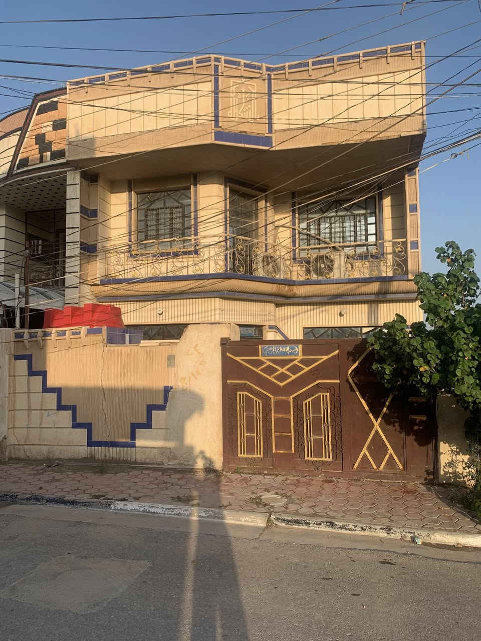 ‎السلام عليكم     � للبيع دار سكني
‎📍  الموقع: كربلاء المقدسة – ملحق التعاون مجاور مدرسة الميزان 
‎   نوع العقار  // طابو ملك صرف                         📐 المساحة: 150 متر مربع     
‎🛏️ 5 غرف نوم
‎🛋️ غرفة استقبال
‎🚿 حمامات ومرافق خدمية عدد 3

‎🏡 الدار مناسب للعائلة وفي منطقة سكنية هادئة  ( ركن ) موقع مميز  يبعد عن مرقد الامام الحسين 2 كم تقريآ

‎للاستفسار والمشاهدة يرجى الاتصال على:
📞( ***********)
‎واتس آب  ( 004581155662) 📞
‎ملاحظة:  لن اتواجد على الفيس بوك
