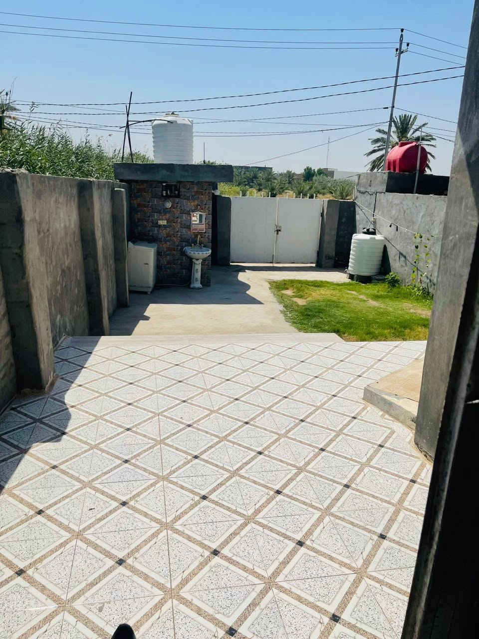 بسم الله ماشاء الله
ببيت للبيع المساحه 200 متر

إصلاح مفوض بالطابو

يتكون من غرف العدد 2

صاله

مطبخ

استقبال ممرات جانبيه

السعر 60 بي مجال للشراي يدلل

البيت جاهز مابي كل نقص

العنوان شارع المعاره خلف مكتب علاء ديلي

يبعد عن الشارع العام 150 متر شارع 9 متر امام المنزل

أي استفسار بخصوص البيت اتصل *********** أبو مؤمل السلطاني

*********** أبو إيليا السلطاني أو مراجعه مكتب القمه للعقار الكائن بدايت طريق المعاره قرب الصيدليه الجديده او مدرسة معادن الحكمة

البيت حصرا عن طريق مكتب القمه للعقار
