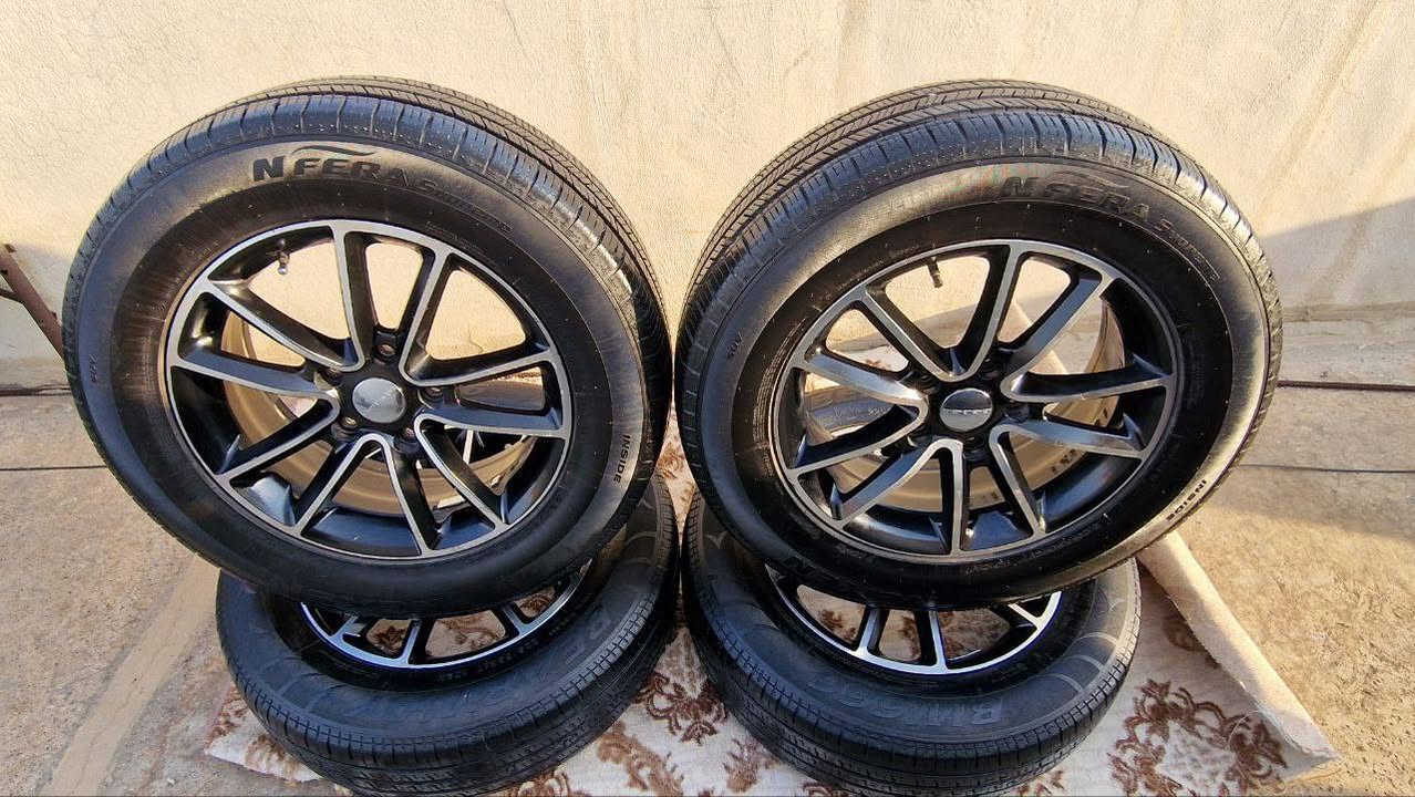 سلام عليكم 
للبيع تخم ويل حجم 17 اصلي اصلي شركة نضافه 100.100 ترهم على دوج (( جورني + كرفان)) ويها تخم تاير نضيفه جدا اربع حساسات بيهم حتي بلنص هم سويته يعني بس تشد للسياره.. سعرهم ((340$)) دولار .. للاستفسار خاص اوو هذا رقمي 
***********
واتساب موجود بيه دهوك, العراق
