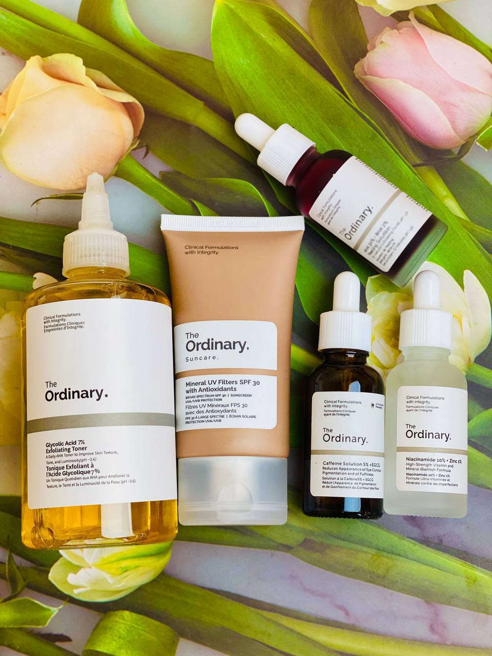 عرض لفترة محدودة 
✨ روتين البشرة المثالي من The Ordinary ✨

دللي بشرتج بأقوى مجموعة عناية حتى تحصلي على بشرة صافية ومشرقة 🌿🤍

💧 تونر Glycolic Acid  
يقشر البشرة بلطف ويزيل الخلايا الميتة ويعطي نعومة وإشراقة.

☀️ واقي شمس The Ordinary SPF 30  
يحمي البشرة من أشعة الشمس ويمنع التصبغات والاسمرار.

🧴 مجموعة سيرومات The Ordinary  
• سيروم النياسيناميد لتقليل الحبوب والمسام  
• سيروم الكافيين للهالات تحت العين  
• سيروم الأحماض لتجديد البشرة وتقشيرها

النتيجة مع الاستمرار 👇  
✨ بشرة أنعم  
✨ تقليل الحبوب والمسام  
✨ توحيد لون البشرة  
✨ إشراقة ونضارة طبيعية

سعر العرض 30


**إذا كنت صاحب هذا الإعلان وتريد حذفه لأي سبب، رجاءا أرسل رسالة إلى الدعم الفني**