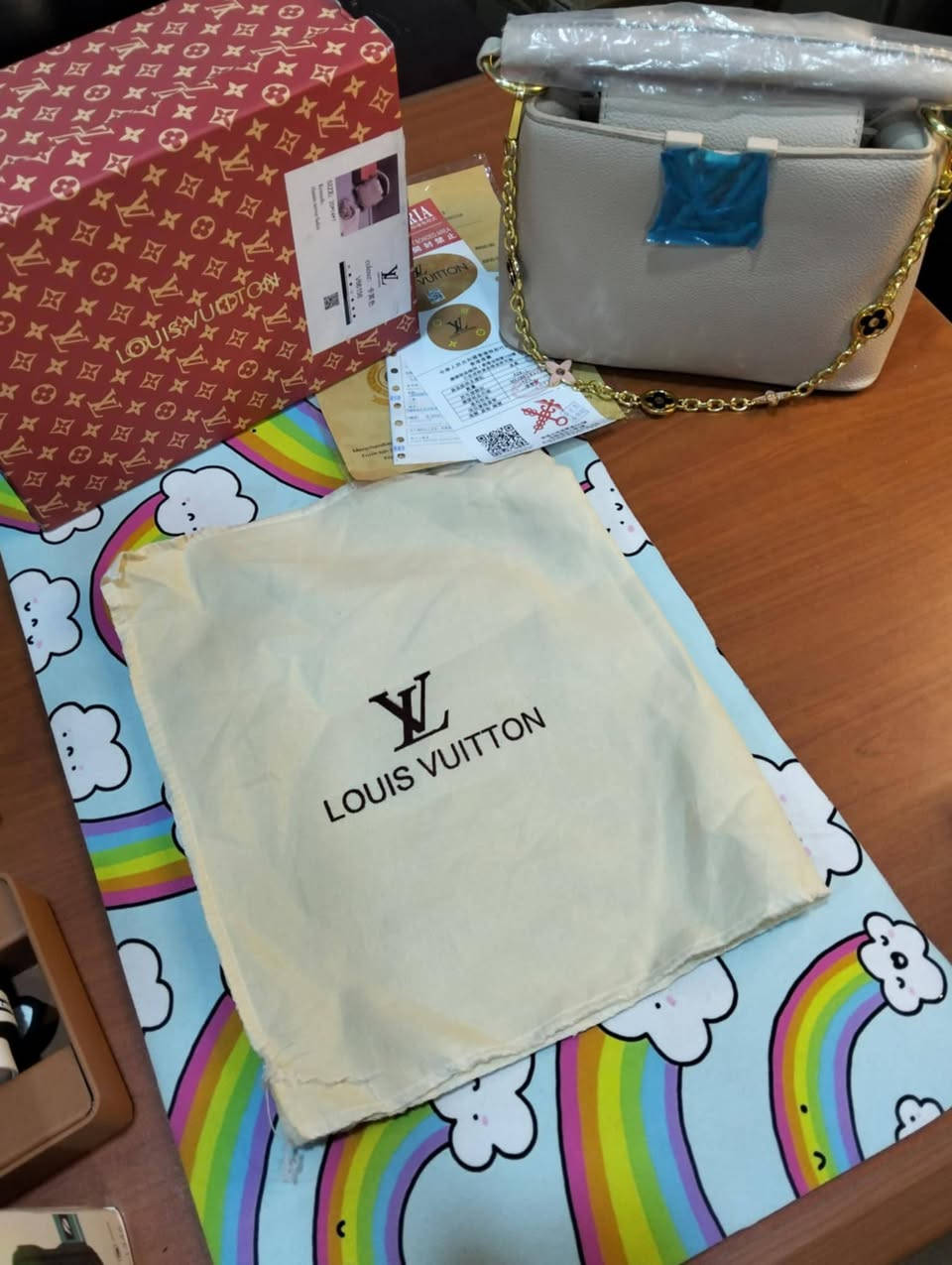 جنطة نسائية ماركة لويز فيتون تجي هي والباركود والشهادة مالتها


**إذا كنت صاحب هذا الإعلان وتريد حذفه لأي سبب، رجاءا أرسل رسالة إلى الدعم الفني**