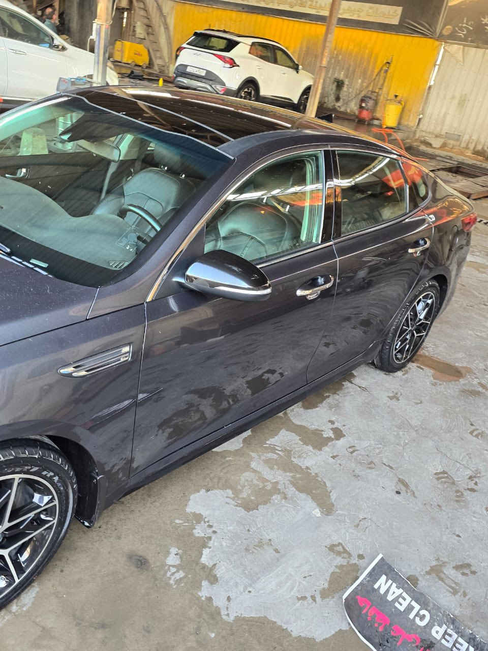 كيا أوبتما موديل 2020 وارد امريكي حادثها جاملغ خلفي ونص الباب كلير بدون دواخل بدون يربتك السياره فول واحد على واحد SX مكينه gdi مكفوله كير صدر تخم تاير تبريد كله مكفول ماشيه 74 ب اسمي السياره تحويل ثاني يوم رقم اربيل هزه ونسويه جديده
السعر 138 وبيها مجال شي قليل مكاني بغداد 
***********
