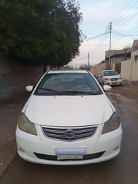 بيوايدي 2015 للبيع  كير مكفول محرك بي لاستيك ولف فقط كشر بي طخات موضح ...