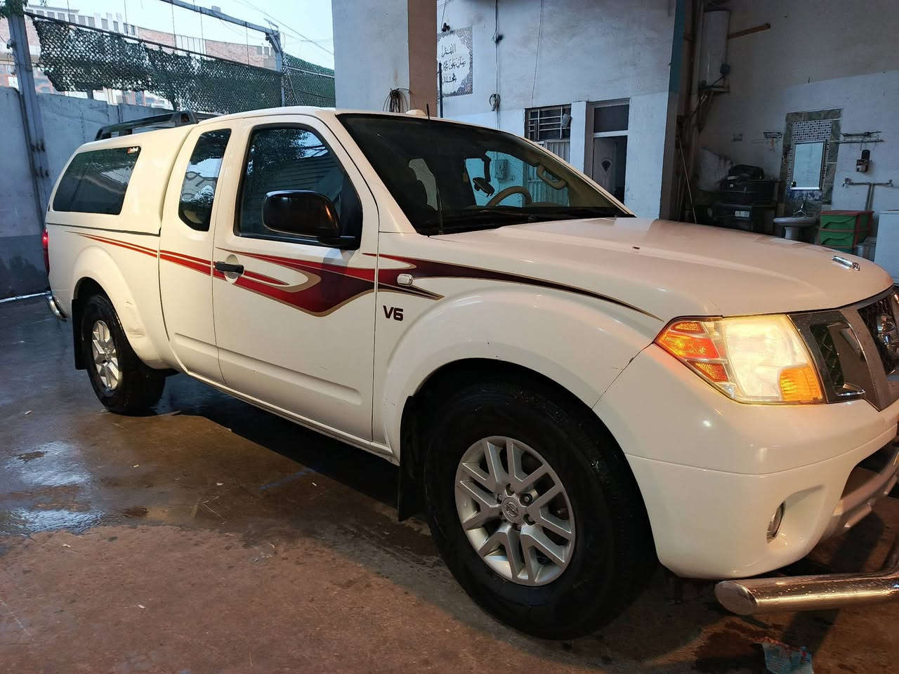 للبيع نيسان فرونتيرا موديل 2016 قمارة وربع محرك 6v سلندر 4000 للاستفسار ***********
