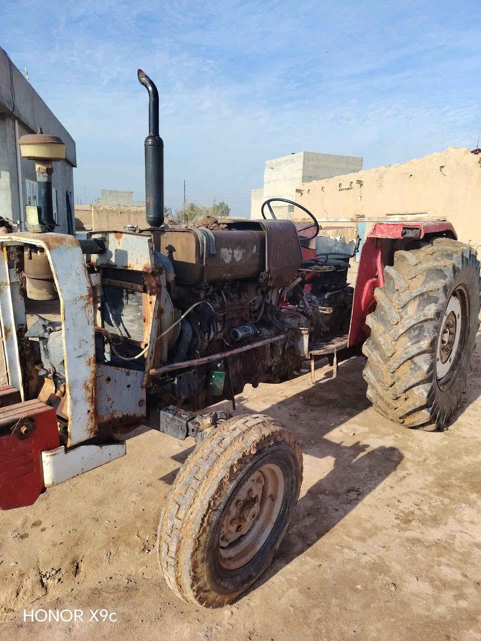 السلام عليكم ورحمة الله وبركاته تركتر فورگسن انگليزي للبيع شغال نگره سلف جاهز الاستفسار على الرقم ***********
