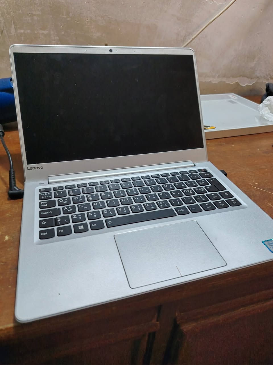 Lenovo idepad  710s
i5 7th
ram 8 
كارت انتل 4 كيكا داخلي 
hard 256 ssd 
بطارية 2 ساعات 
وزن 1.5 كيلو


**إذا كنت صاحب هذا الإعلان وتريد حذفه لأي سبب، رجاءا أرسل رسالة إلى الدعم الفني**