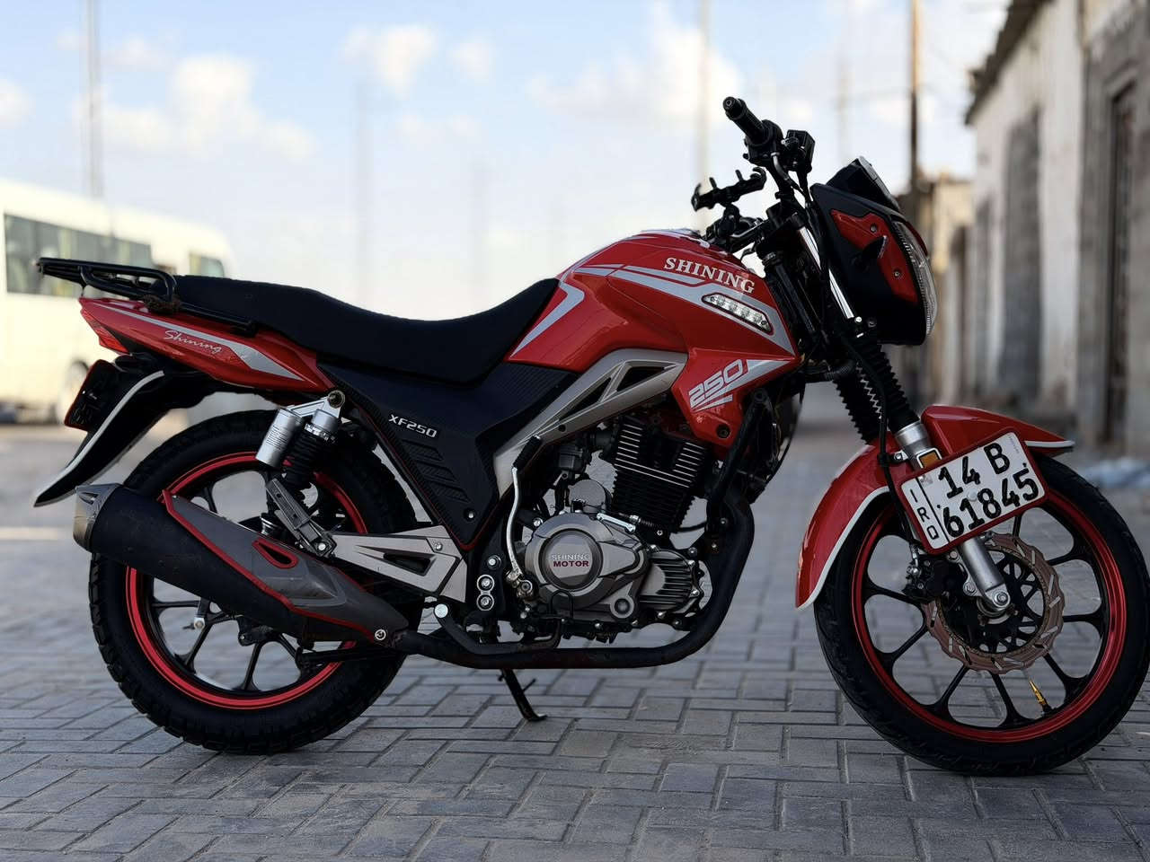 سلام عليكم دراجة موتور شاينك مديل 2025 مكينة 250 cc دراجة شوفت العين نضيفة ورقم بصرة بسمي كير 6 نمر دراجة ١٤٠ اتطلعه مثل الورد نشطه قويه الدراجة تجي وتفحص كدامك وجاهزه لتحويل مكاني معقل سعر 2700  بيه مجال قليل محتاج وريد ابيعه جاهزه من كلشي  ليكول غليه هاذ مشتريله ايراني ٢٣٠٠ وكفرته 
رقمي ***********
