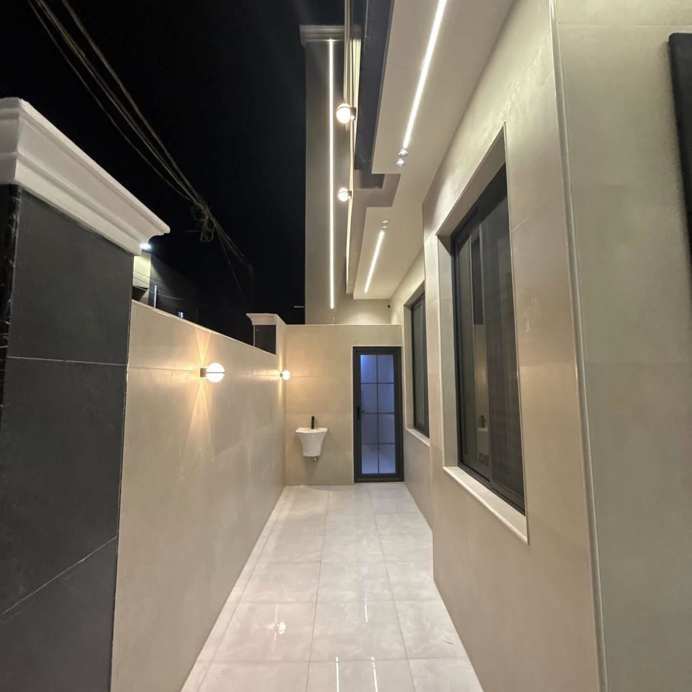 دار للبيع بالنجف حي الغري / حرف T
▪️
 ((عرض جديد من مكتبنا ))
▪️
 دار للبيع مساحه 200متر طابقين جديد vip 
▪️
 حي الغري مكان مميز جدا.الدار يحتوي على ⏬
.
🔷غرف نوم. عدد 4 نظام سويت 

🔷استقبال + صالة 

🔷مطبخ حار +بارد 

#السعر خاص 😇

للمزيد من التفاصيل على الدار خاص او مرجعه المكتب 
-———————————————

 تفاصيل البناء ⏬⏬⏬⏬⏬

✨ الاساس رفت
✨ حدادية المنيوم تركي دبل جام 
✨بناء كله  9 انج 
✨منضومة سبالت + كاميرات مراقبة +
✨الابواب خشب صاج  درجة اولا
✨جبس بورد  نظام المودرن+ سحبات 
✨منضومت غاز 
✨ الدار مجهز  خط مولد 
✨ماطور ماء + فلتر ماء +خزان ماء + سخان+  مغاسل

.
.
▪️
 للاستفسار أكثر يرجى الأتصال أو المراسلة

او مراجعة المكتب :النجف الأشرف
▪️حي السلام سايدين أبو دجاج

 بالقرب من مول دولمة او عالم التسوق 🌏👇

  مكتب بغداد للعقار والمقاولات 
 ▪️*********** _  واتساب اتصال 

▪️*********** _اتصال ☎️

▪️*********** _

▪️***********

  نستقبل_كل_العروض_العقارية

أهلا وسهلاً بكم ❤️

________________⤵️______________ :

مستعدون للتنفيذ البناء الدور حسب الطلب ❗

 لدينا_كادر هندسي متقن والخرائط الحديث 

  تصميم - تنفيذ - اشراف - مقاولات - عامة 
__________________________
.
.
.
.
. __________________________
احصل على عقار أحلامك معنا، نحن مكتب عقاري موثوق، ومتخصص في تلبية احتياجاتك السكنية والتجارية 💜
.
#النجف #اكسبلور  #فولو #عقارات
