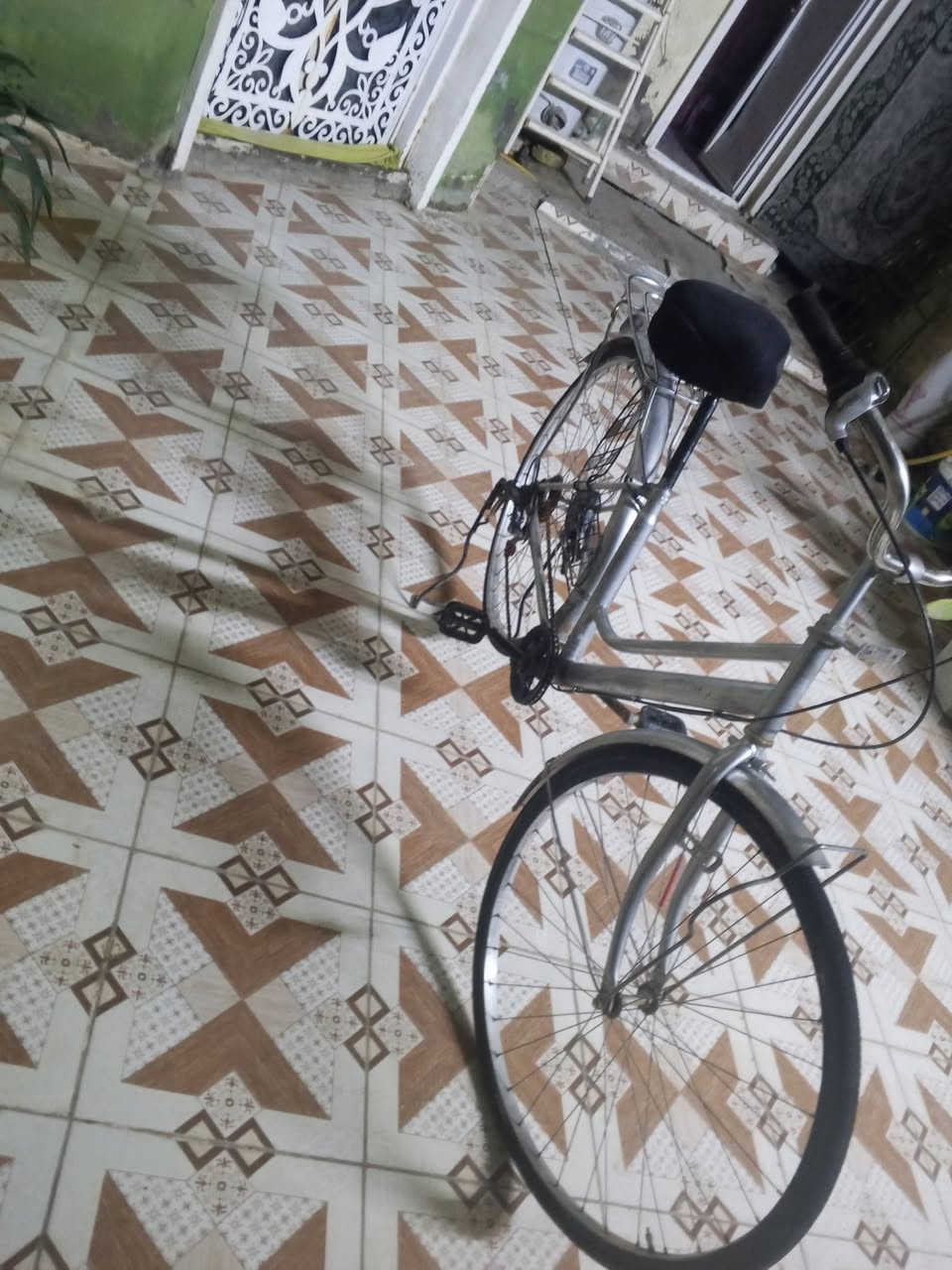 بايسكل نضيف عل اخر حبايه تايرات جدد موديل2021 حجم27 سعره 80الف تفاصيل عل هاذه الرقم ***********
