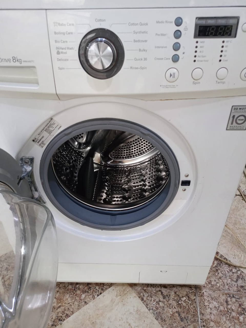 توفرت غسالة LG كوري اصلي نضيفة وكالة خوشناو 8 كيلو للبيع فوول اوتوماتيك يعني بس تحط هدومك وتاخذهن ناشفات الشراي يتصل ***********
