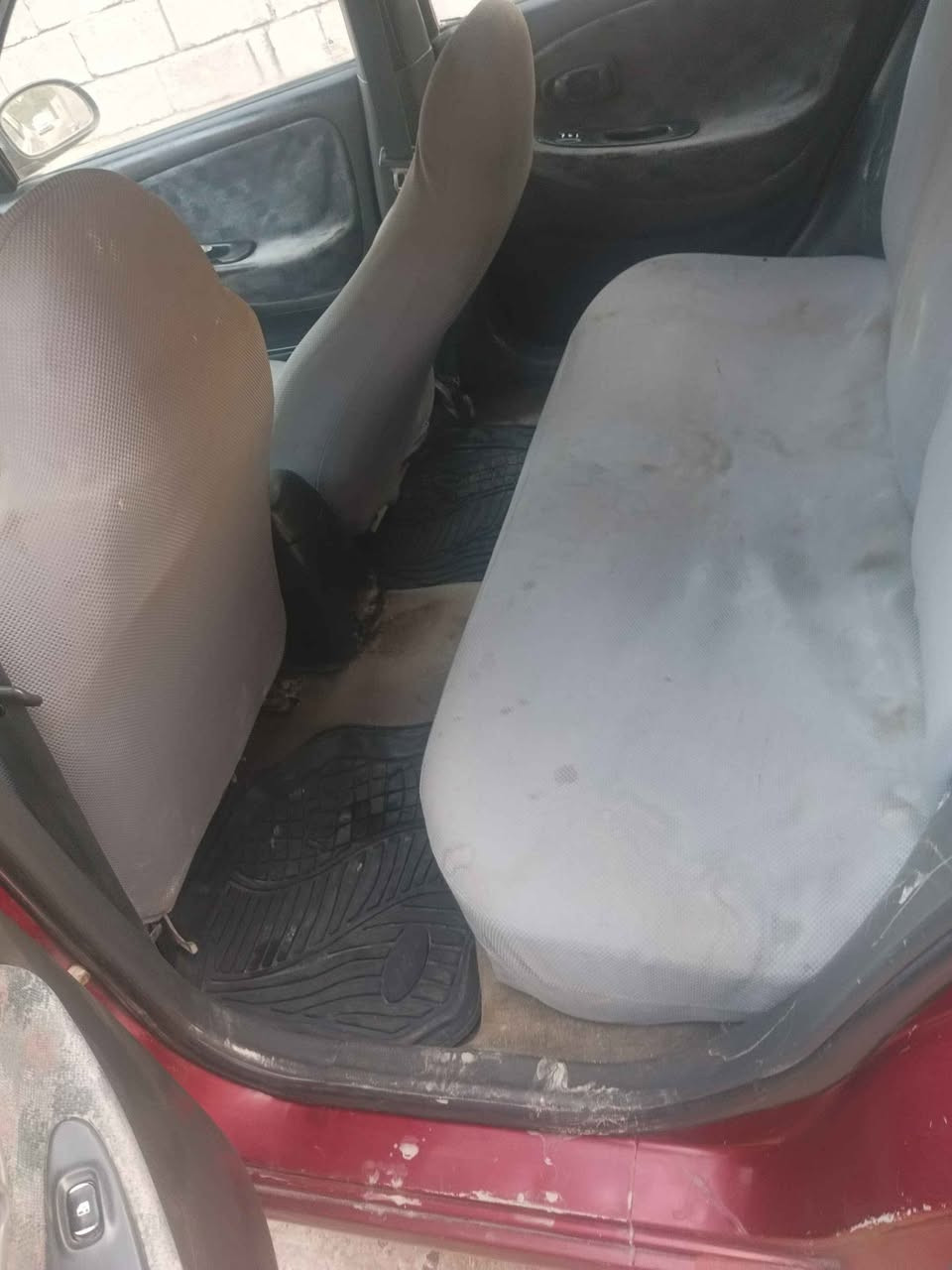 سلام عليكم 
الانتره 1996
رقم بغداد سياره بلاديه محرك كير نضيف تبريد كمريسر يشتغل شاشه اشير بل مري كهربائيّات شغاله 
مكان بغداد سعر 34وبيها مجال قليل
رقم الهاتف (***********) بي وتساب Colombo, Sri Lanka
