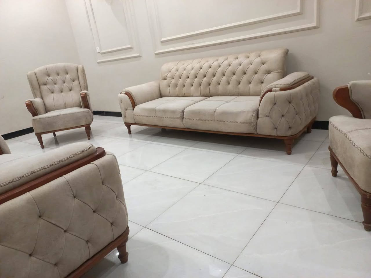 تخم تركي 7 مقاعد جيستر دير فريم ارجل زان قماش وتر بروف سفج بولستر طبي نضيف جدا مبي اي ضرر اخو جديد  سعر... 400 وبي مجال بسيط


**إذا كنت صاحب هذا الإعلان وتريد حذفه لأي سبب، رجاءا أرسل رسالة إلى الدعم الفني**