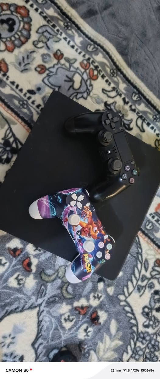 بلي 4 سلم مهكر نضام 10 ويا العاب 10ويا يدتين وملحقاته كامله كل هذني 230 ال يريد يشتري خاص


**إذا كنت صاحب هذا الإعلان وتريد حذفه لأي سبب، رجاءا أرسل رسالة إلى الدعم الفني**