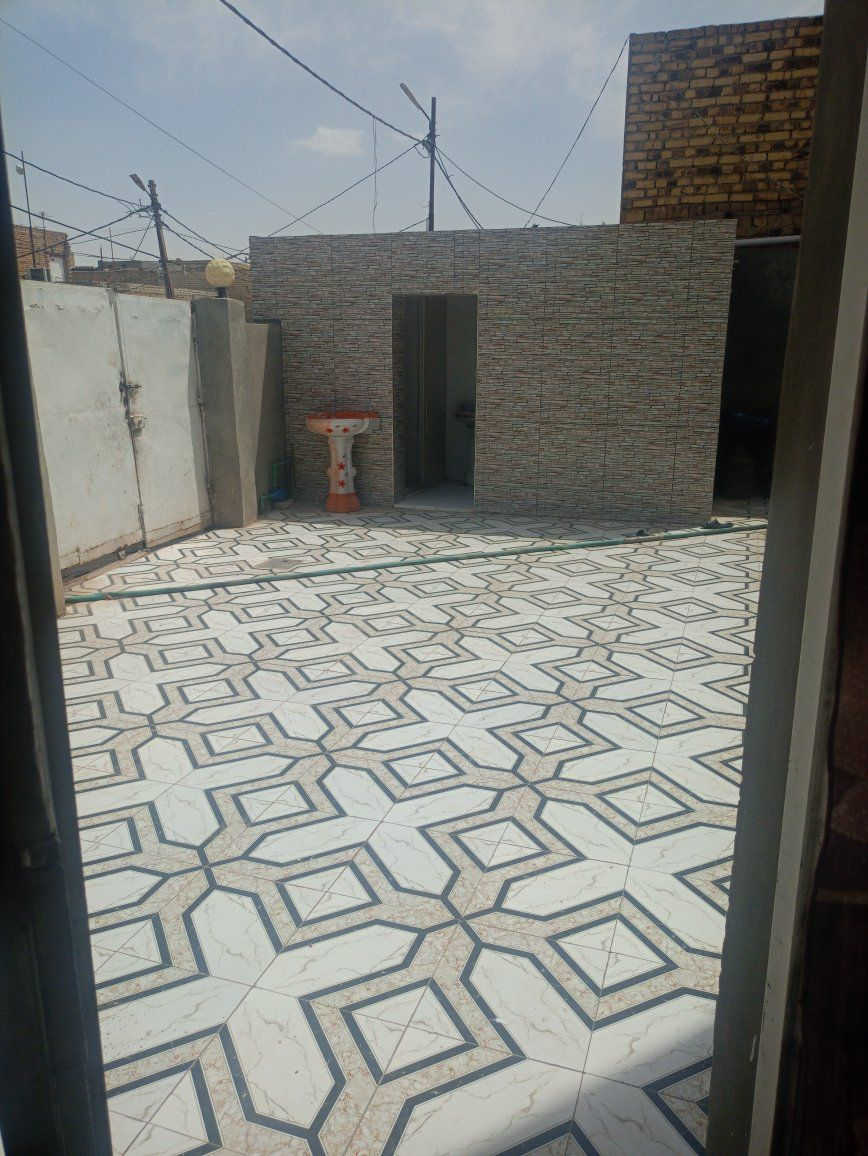 دار سكن للبيع ملك صرف 
الموقع الديوانية السنيه حي السلام
يتكون من صاله 4×12وغرفتين 4×6وصالة طعام  4×5ومطبخ وبراني 4×7 ومرات وكراج ومجموعتين صحيه خارجية وداخليه ملاحضه الأساس كونكريت رباط شباك كونكريت مسقف عكاده بناء جديد مطلوب 5مليون اسكان الاستفار
اتصال 
***********
