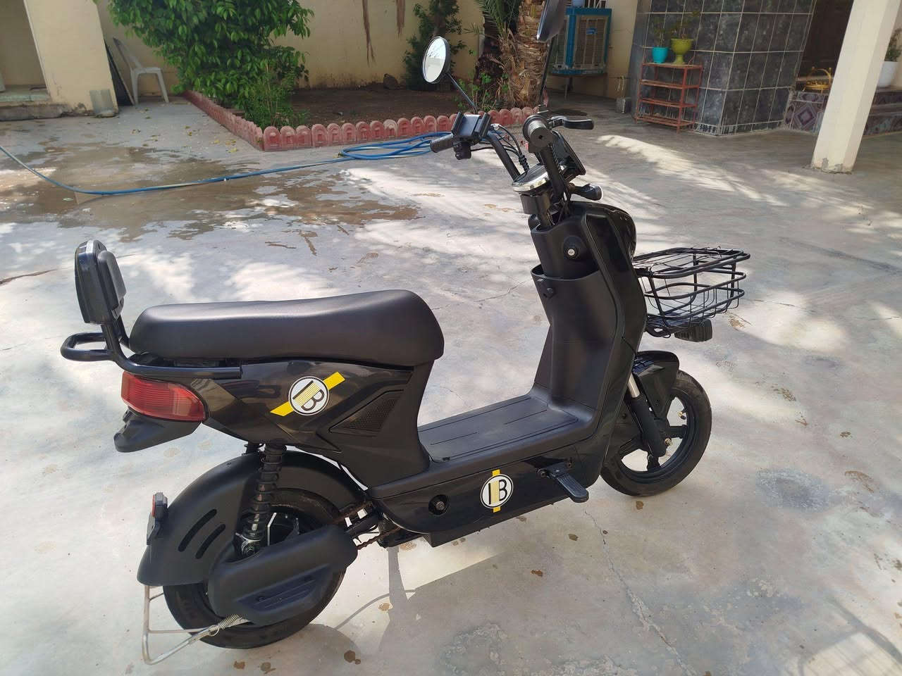 🛵 ماتۆڕی شەحن بۆ فرۆشتن ، هیچ کێشەیەکی نییە وەک تازە وایە زۆر کەم ڕۆیشتووە ( باتری و تایە و کوشن و شەحنی ) هەمووی بەشەرت نرخی ٣٠٠هەزار و معامەلە .
ناونیشان :: کەلار
*********** كالار, السليمانية
