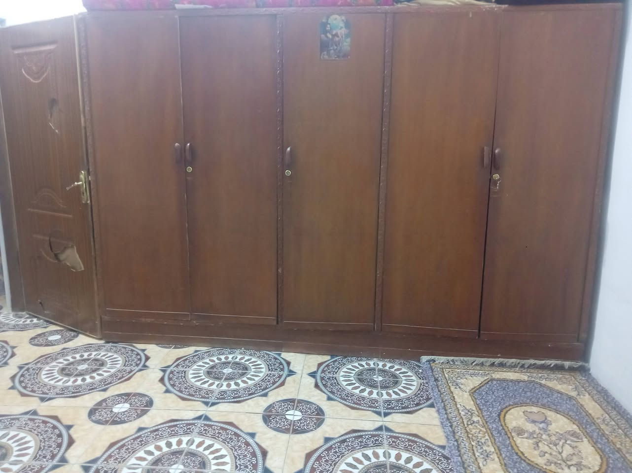 السلام عليكم غرفه مستعمله للبيع السعر ٣٥٠ الف أو بيها مجال العنوان بابل قضاء القاسم ***********
