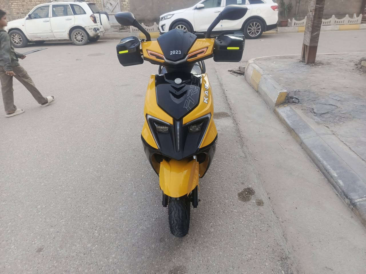 السلام عليكم ورحمة الله وبركاتة
دراجه صيني للبيع موديل 2023 مكينه 125cc ناعمه مكينتهه نص نگره تشتغل كل شي بيها جديد تخم تاير قبل سبوع شاده باتري جديد كابريتر جديده شوته جديده لونها مميز اصفر مابيها ظربه فقط الترايش الجوه ماموجودات كل نقص مابيها بريك امامي خلفي اشاير رباعي لايت عالي ناصي كيلومتر يشتغل مابيها اي صوت 
السعر 450قفل 
مكاني ناصريه الأسكان الصناعي 
للاتصال (***********)
