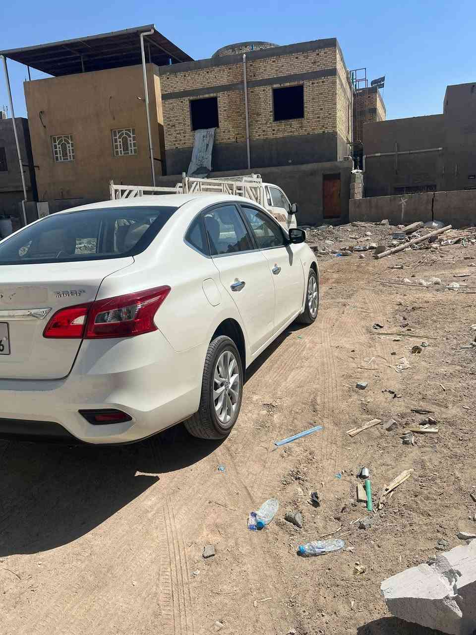السلام عليكم نيسان سنتره للبيع مديل 2025سياره زيرو ماشيه 5الف كفاله عامه ما عده رصعه بلدوسه الجوه الباب فول مواصفات فتحه سقف وداخل عسلي تبريد قطعتين سياره مفوله سعر 131وبيه شي بصيط مكاني بصره المطيحه رقم ***********
