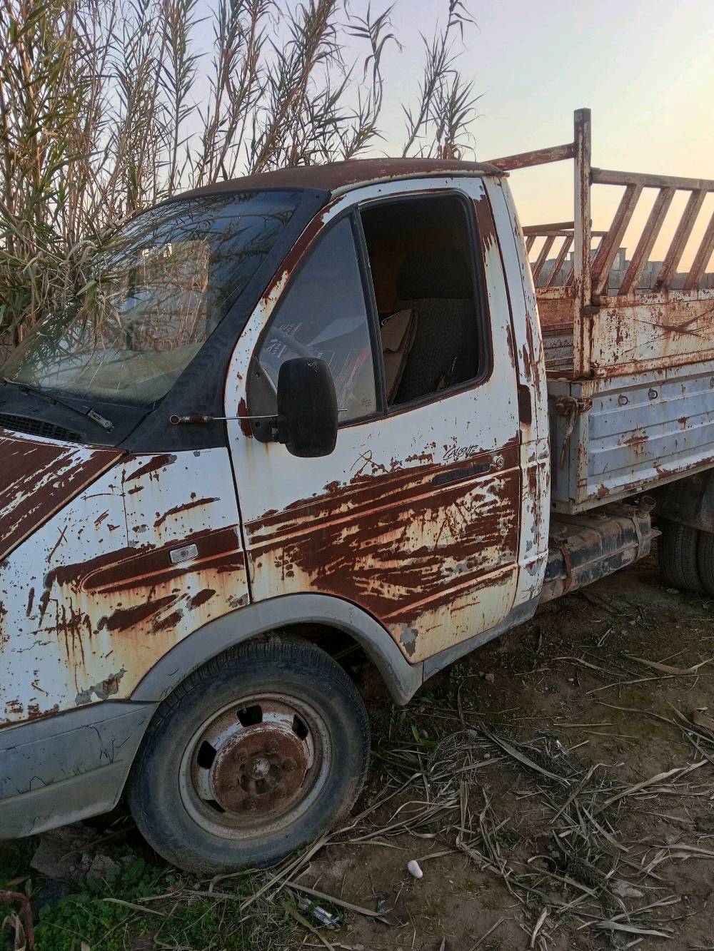 السلام عليكم عندي هاي الكيه گازيل روسي موديل 2003 للبيع رقمها فحص موقت بغداد و شرعيه بل موصل موجود السعر 15ورقه و بي مجال التواصل على الرقم التالي 