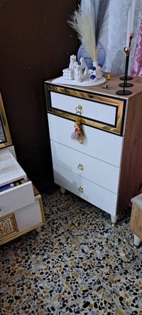 غرفه  نوم مستعمله تركي نظافه85٪ ١٠ قطع  السعر 900 للتواصل ٠٧٨٢٥٣٥١٧٠١