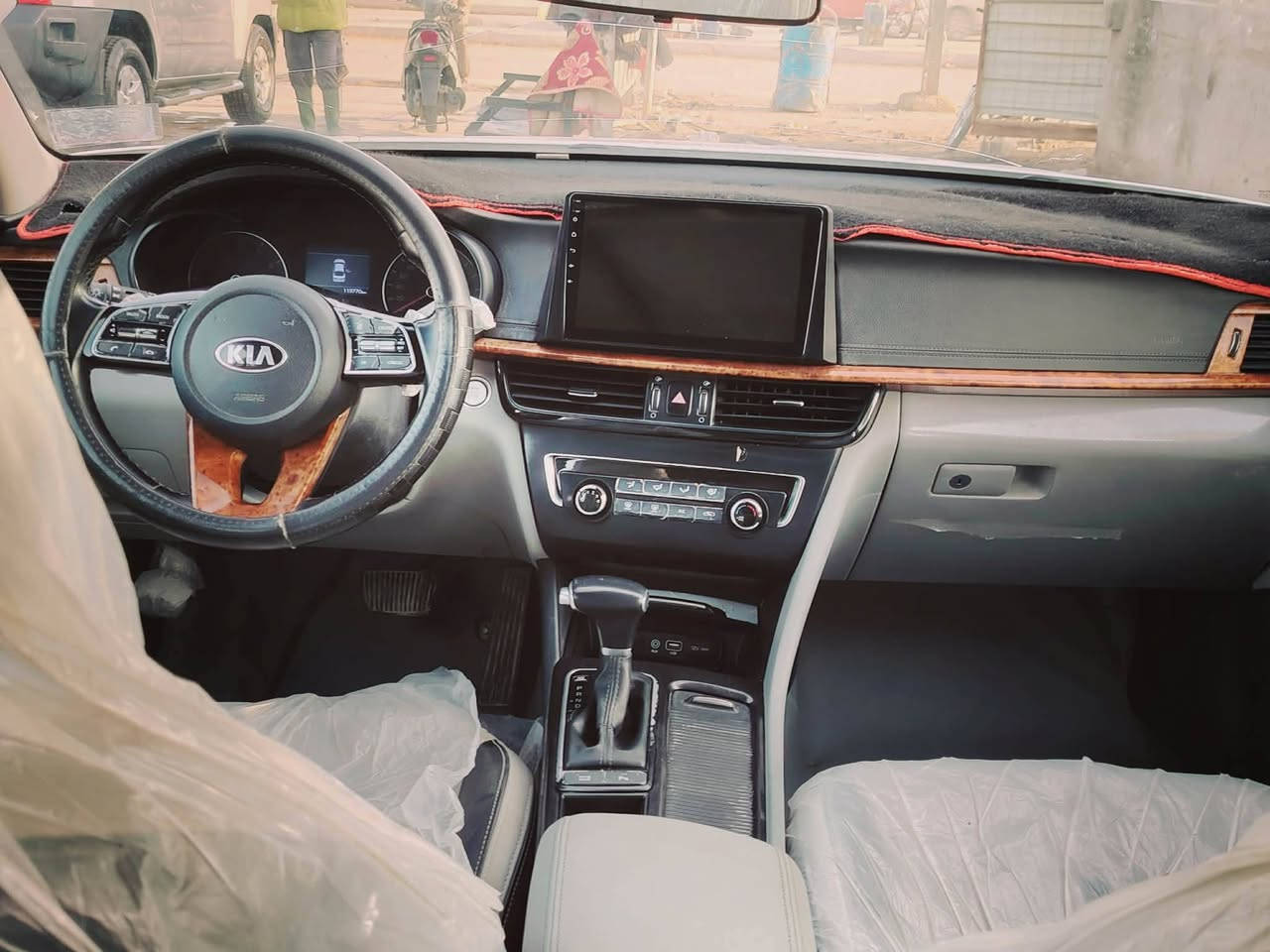 السلام عليكم ورحمة الله
الحلـوة للبيـع 
نـوع السياره  : Kia Optima
الموديل  : 2020
خليجـي
Vib  1/1  
كفـالة عامه  من صبغ وضربه وتبديل وفتح   ..
سونارها موجود 
رقم قادسية أنكليزي  هزة جديدة سنوية لغاية 2029
راعيها بالديوانية
مكان السياره ديوانية 
تفاصيل السياره  :
, ✅ محرك 2400 دوش
✅بصمة تشغيل
✅بصمة أبواب 
✅بنوراما  ( فتحة بالسقف )
✅شاشـة كبيره ( بلوتوث _ انترنت )
✅تبريد قطعيتن  ثلج  + تدفئة 
✅كشنات كهرباء جلد بلادي .
✅حساسات امامية خلفية 
✅كامرات  خلفية 
✅ترحيب عند الاقتراب 
✅مرايات شفط مرئي
✅كشنات خزن ميموري
✅تحكم ستيرن
✅تحديد مسار
✅قفل سرعه

بعد بيها هواي مواصفات
سياره نضيفة   
الاستفسار أكثر او معرفة السعر الاتصال على الرقم (***********)
